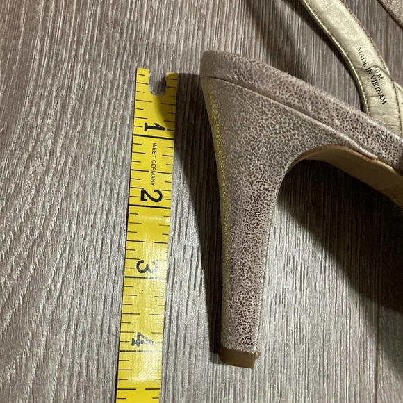 Anne Klein Akodea Light Gold Metallic Slingback Heels 10 - Picture 12 of 14